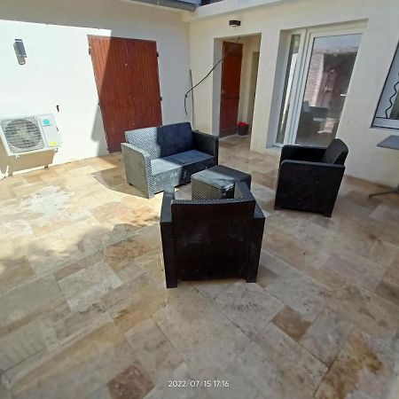 T2 Renove En Rdc Avec Cour, Intra Muros Авіньйон Екстер'єр фото